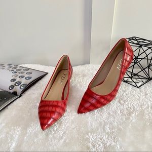 Size 6 Pointed Toe Kitten Low Heels Pump